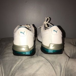 White puma sneaker